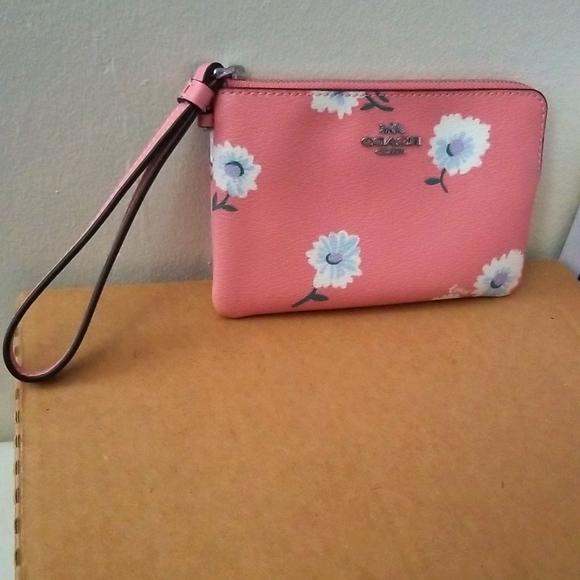 Coach Wristlet Floral - Picture 4 of 4